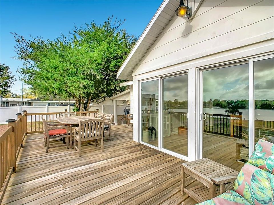 For Sale: $285,000 (3 beds, 1 baths, 1060 Square Feet)