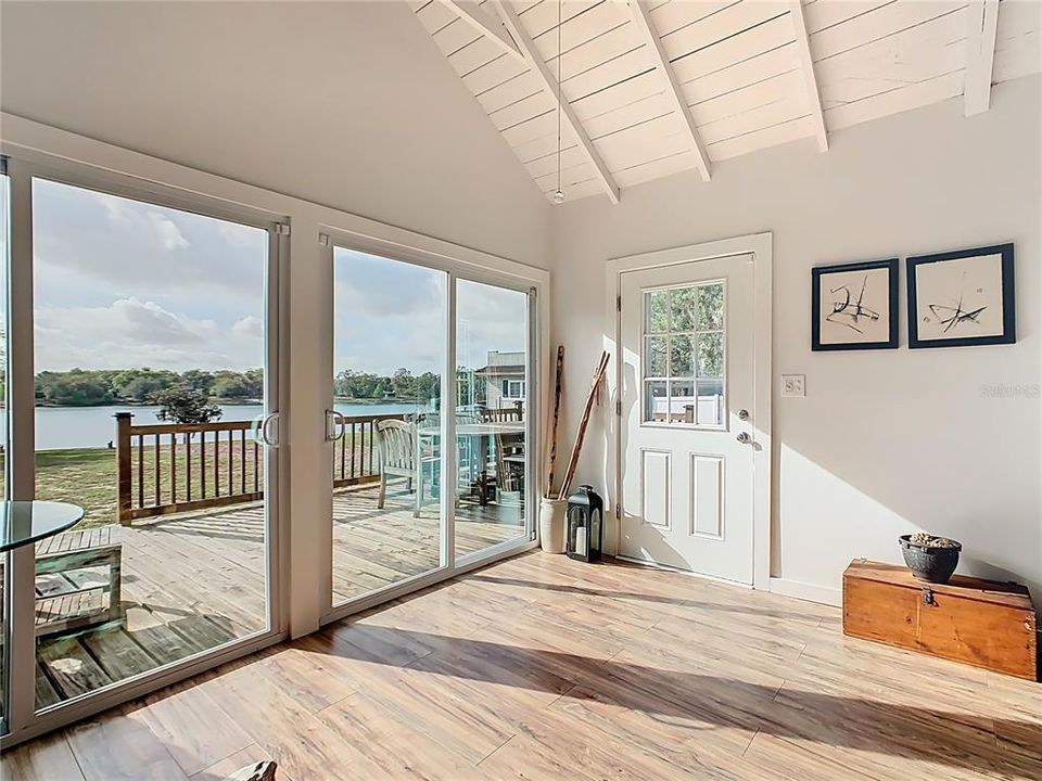 For Sale: $285,000 (3 beds, 1 baths, 1060 Square Feet)