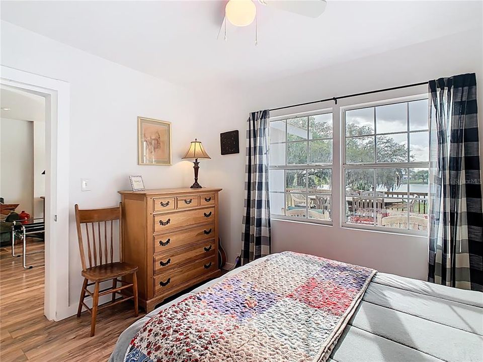 For Sale: $285,000 (3 beds, 1 baths, 1060 Square Feet)