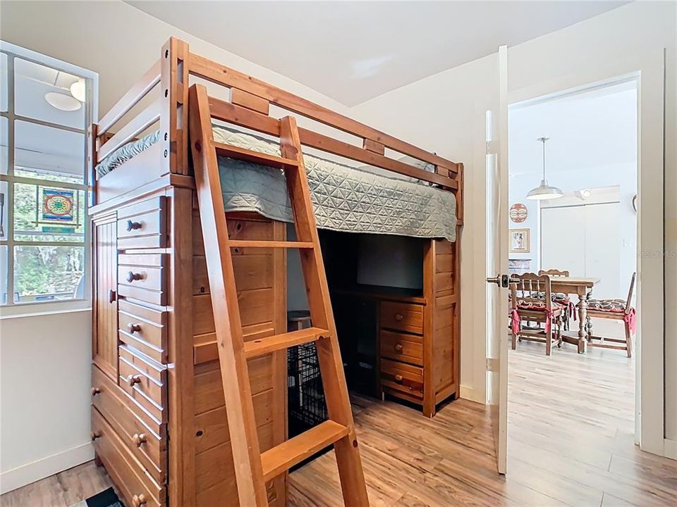 For Sale: $285,000 (3 beds, 1 baths, 1060 Square Feet)