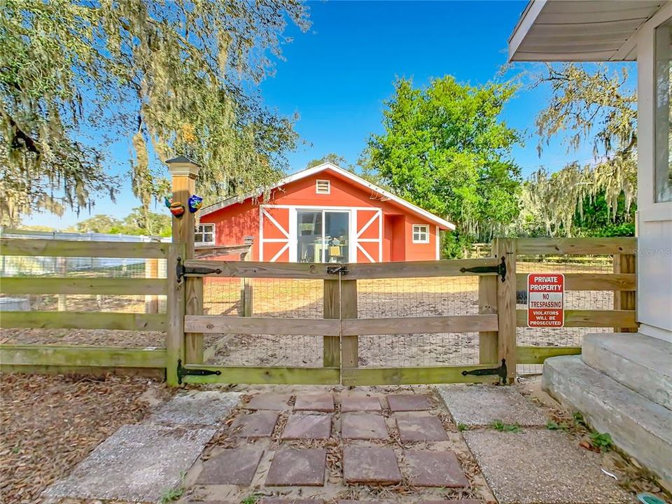 For Sale: $285,000 (3 beds, 1 baths, 1060 Square Feet)