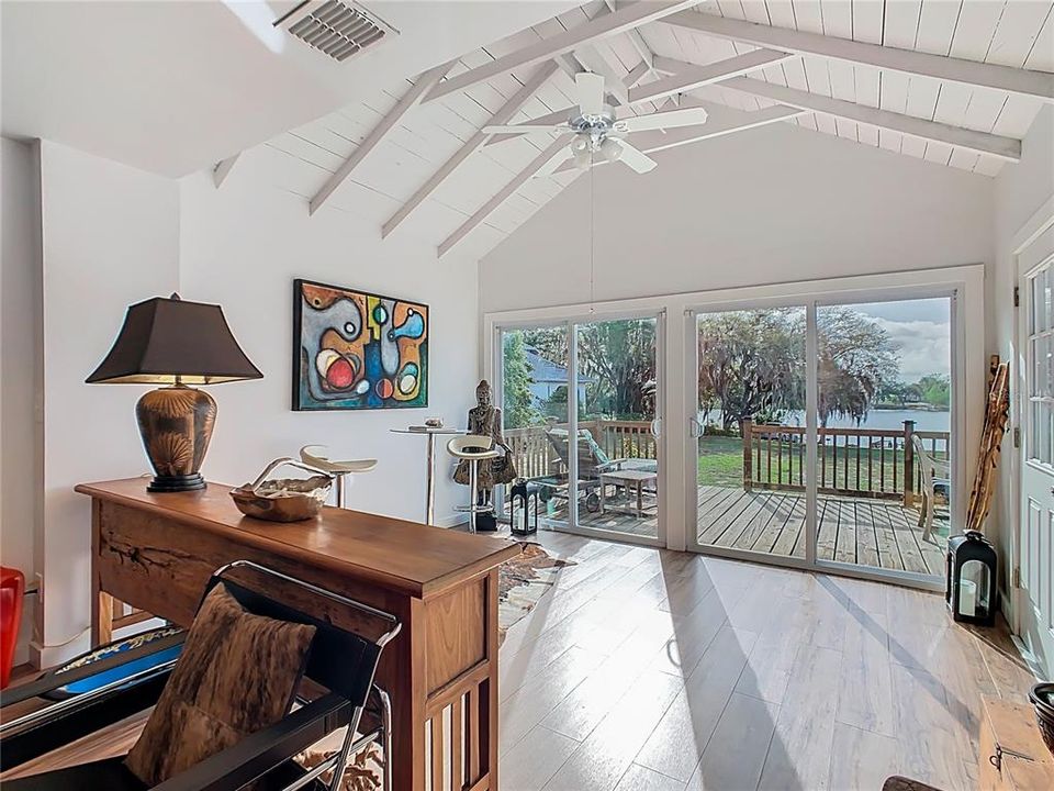 For Sale: $285,000 (3 beds, 1 baths, 1060 Square Feet)