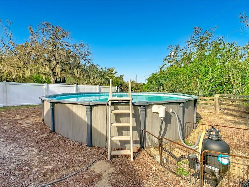 For Sale: $285,000 (3 beds, 1 baths, 1060 Square Feet)