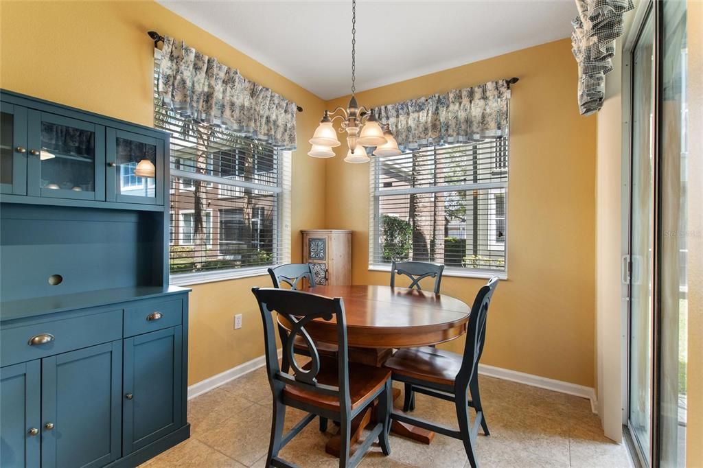 Под контрактом: $245,000 (2 спален, 2 ванн, 1414 Квадратных фут)