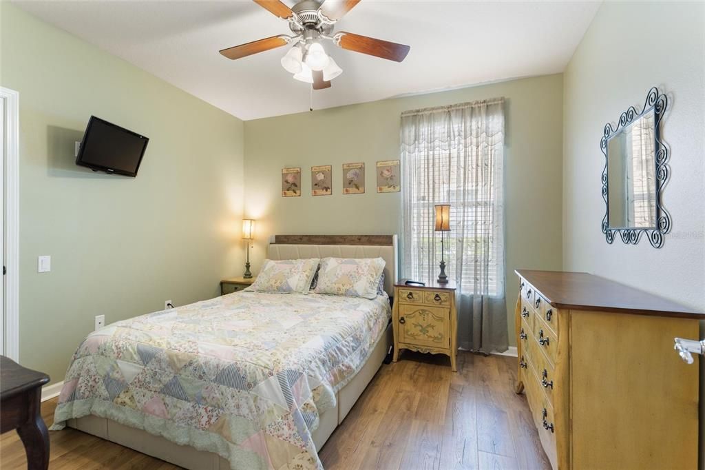 Под контрактом: $245,000 (2 спален, 2 ванн, 1414 Квадратных фут)