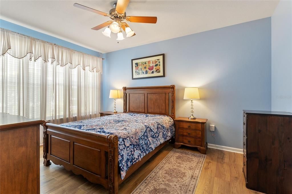 Под контрактом: $245,000 (2 спален, 2 ванн, 1414 Квадратных фут)