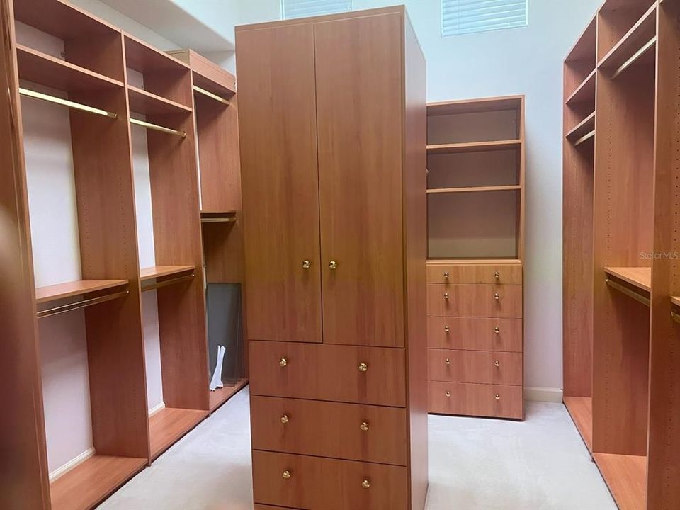 В аренду: $7,990 (5 спален, 4 ванн, 4271 Квадратных фут)
