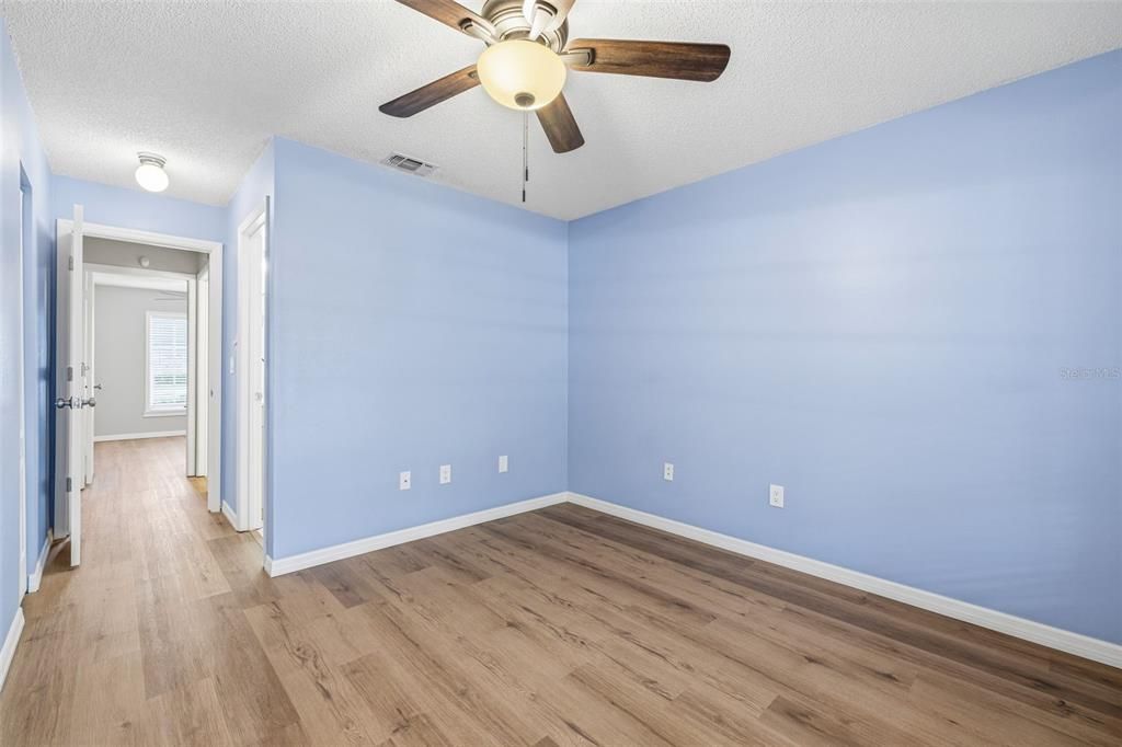 Active With Contract: $190,000 (2 beds, 2 baths, 730 Square Feet)