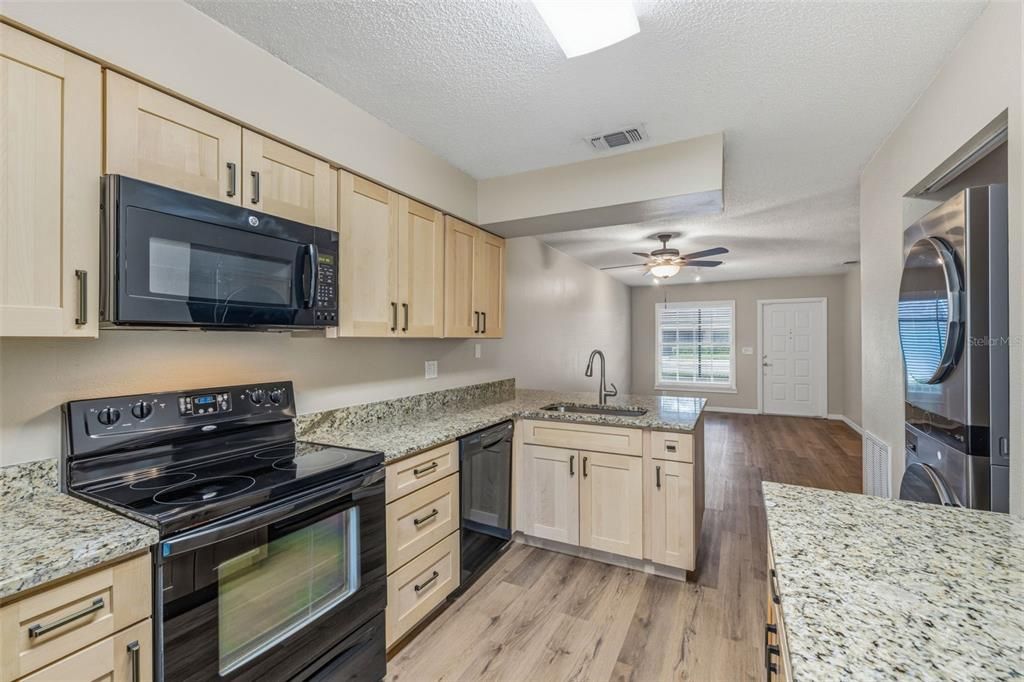 Active With Contract: $190,000 (2 beds, 2 baths, 730 Square Feet)