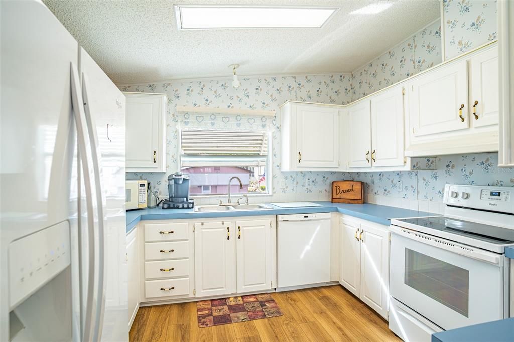 На продажу: $134,990 (2 спален, 2 ванн, 1128 Квадратных фут)