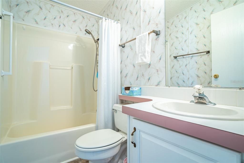 На продажу: $134,990 (2 спален, 2 ванн, 1128 Квадратных фут)