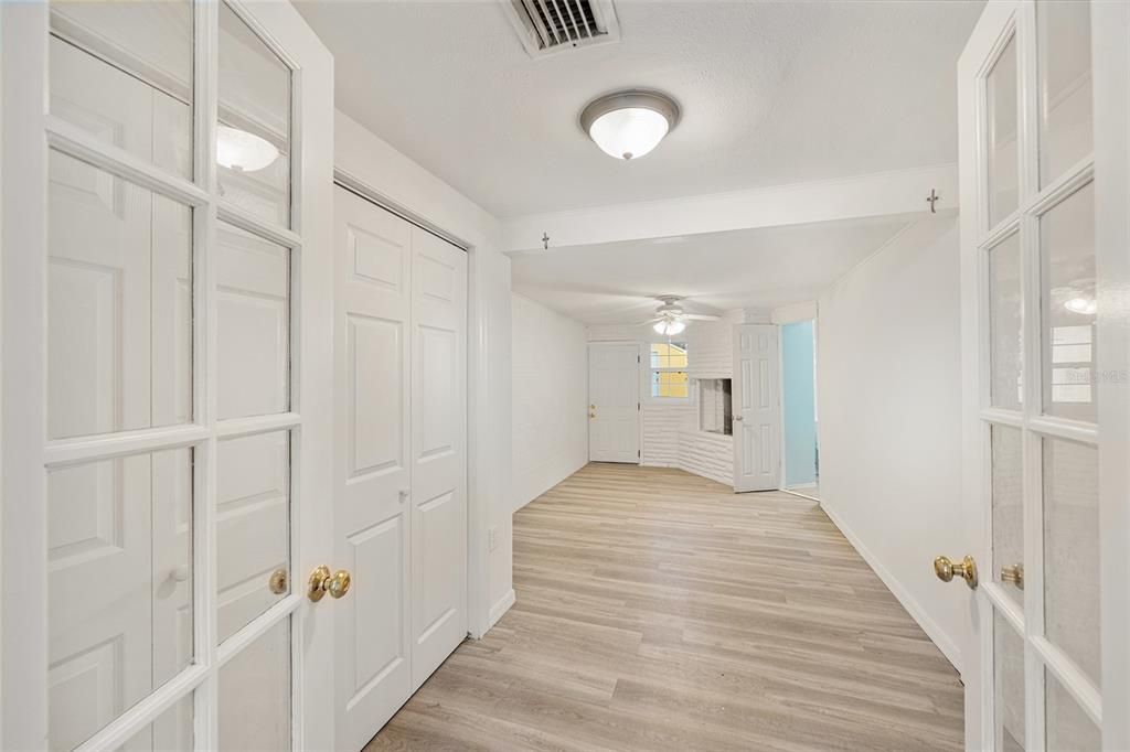 Active With Contract: $257,000 (3 beds, 3 baths, 1270 Square Feet)