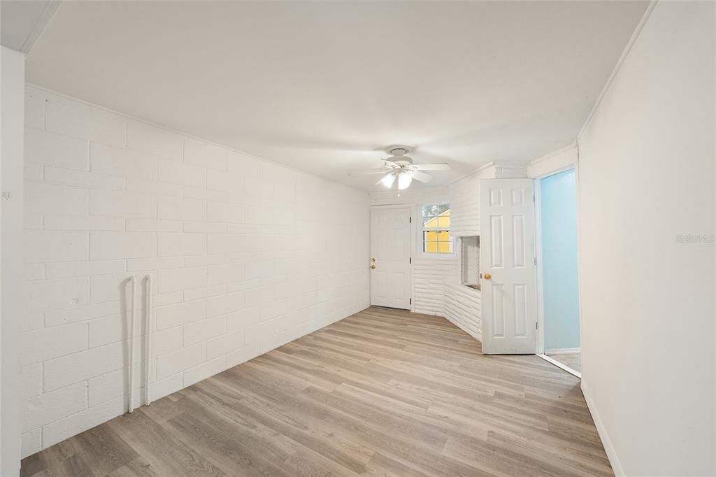 Active With Contract: $257,000 (3 beds, 3 baths, 1270 Square Feet)