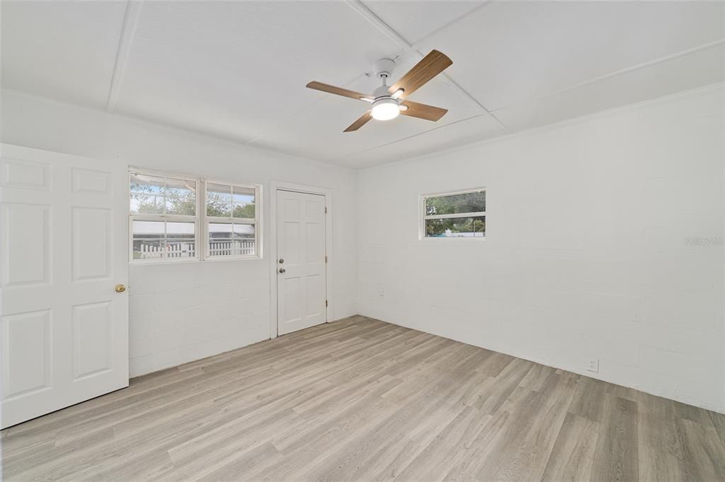 Active With Contract: $257,000 (3 beds, 3 baths, 1270 Square Feet)