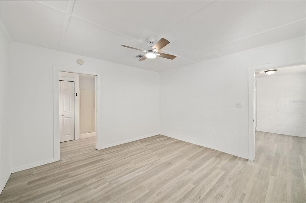 Active With Contract: $257,000 (3 beds, 3 baths, 1270 Square Feet)