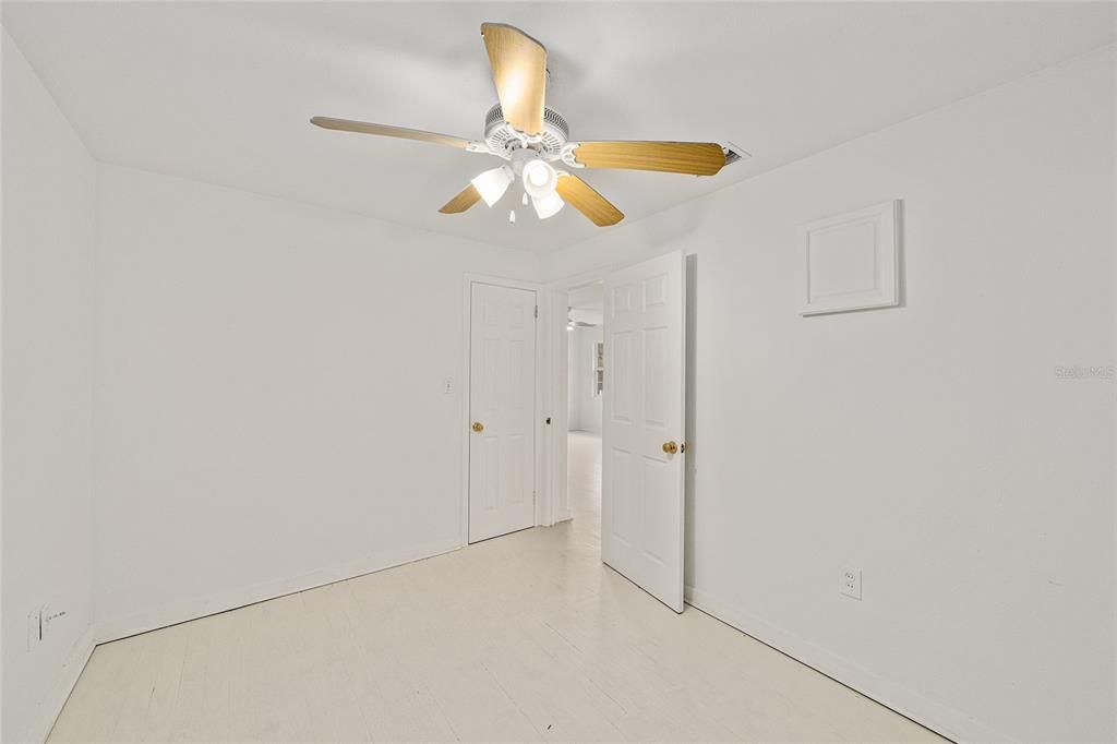 Active With Contract: $257,000 (3 beds, 3 baths, 1270 Square Feet)