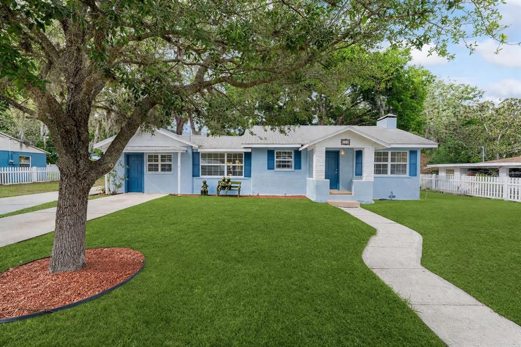 Active With Contract: $257,000 (3 beds, 3 baths, 1270 Square Feet)