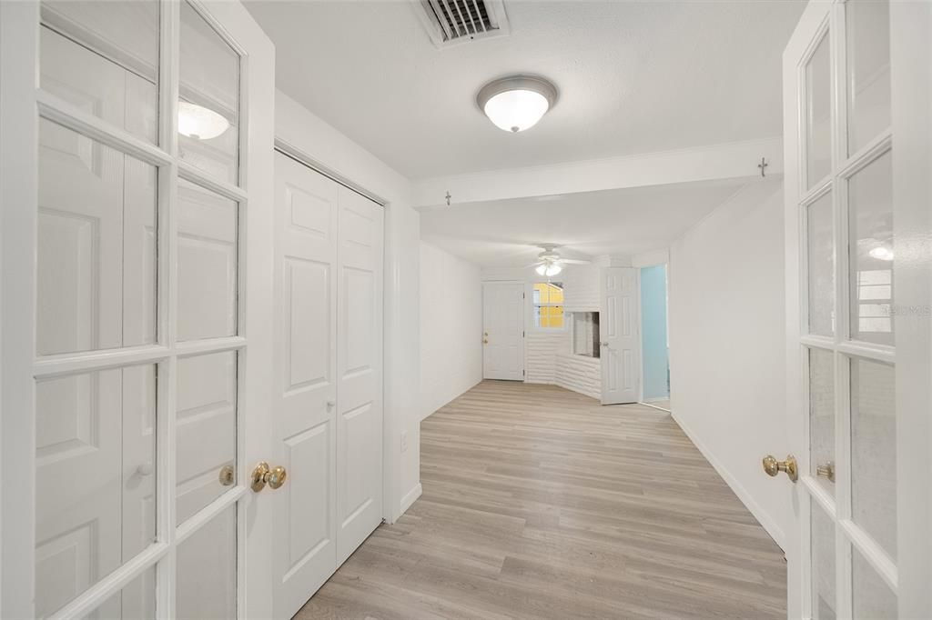 Active With Contract: $257,000 (3 beds, 3 baths, 1270 Square Feet)
