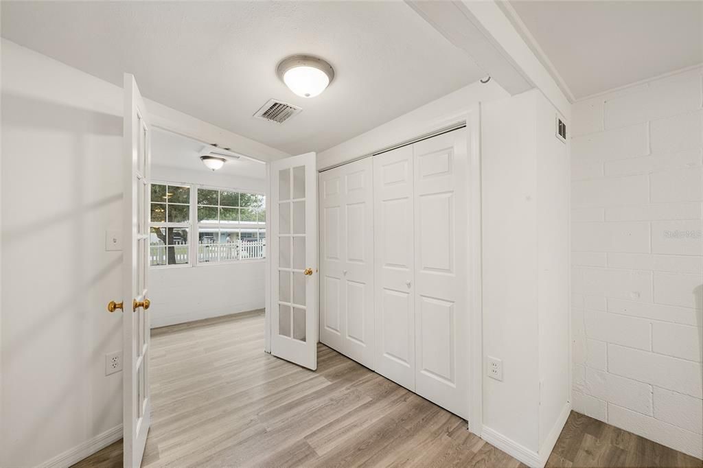 Active With Contract: $257,000 (3 beds, 3 baths, 1270 Square Feet)