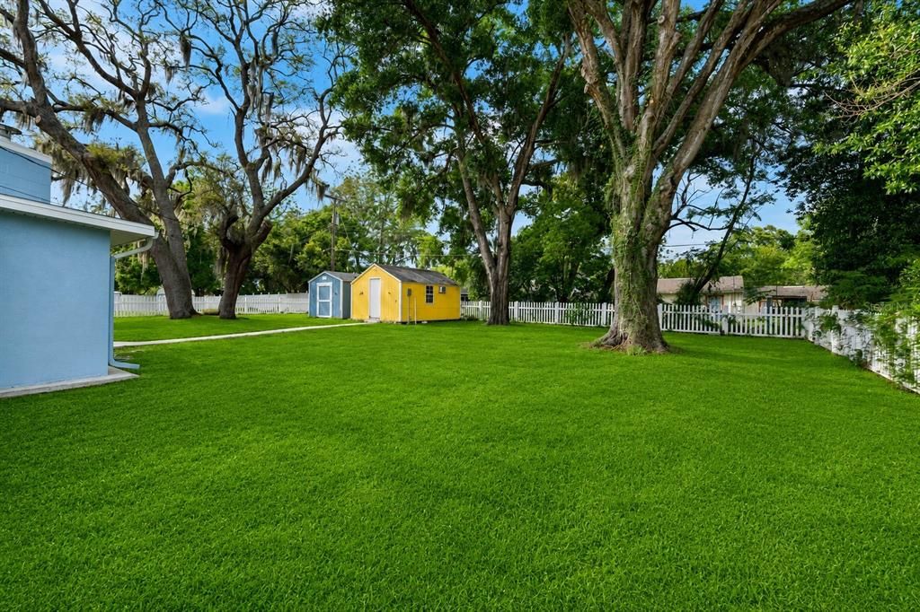 Active With Contract: $257,000 (3 beds, 3 baths, 1270 Square Feet)