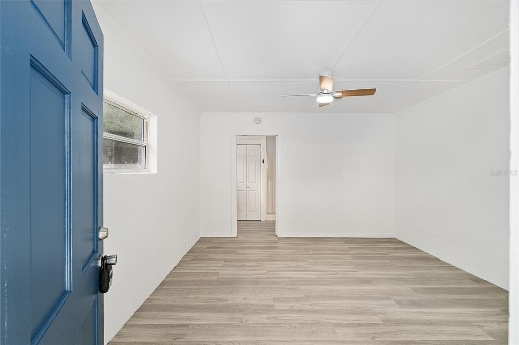 Active With Contract: $257,000 (3 beds, 3 baths, 1270 Square Feet)