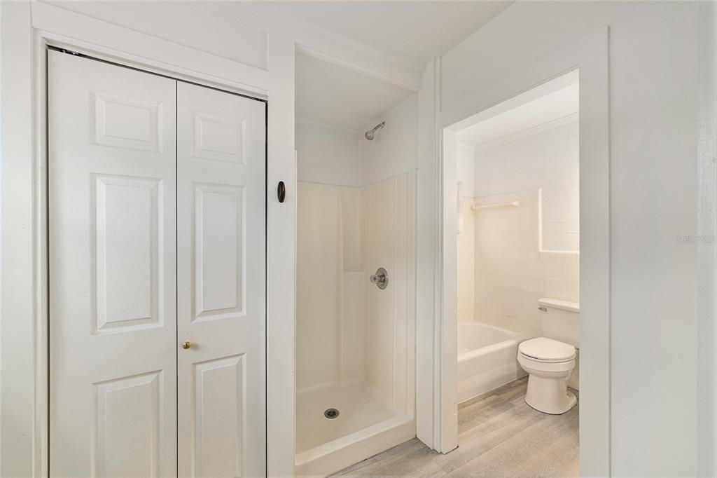 Active With Contract: $257,000 (3 beds, 3 baths, 1270 Square Feet)