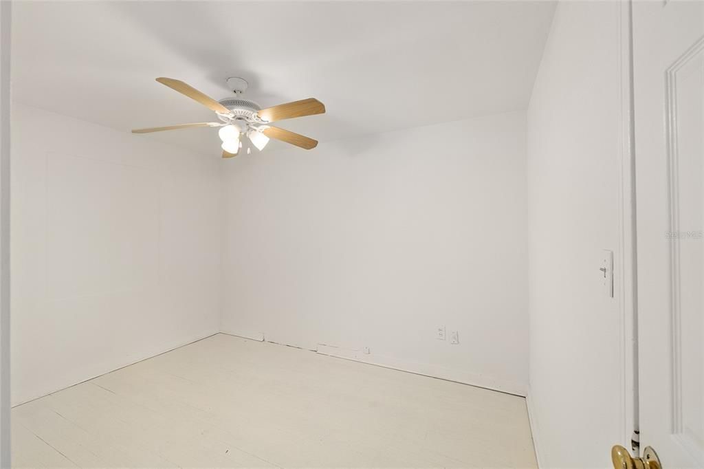 Active With Contract: $257,000 (3 beds, 3 baths, 1270 Square Feet)