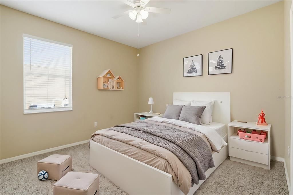 Activo con contrato: $369,900 (3 camas, 2 baños, 1957 Pies cuadrados)