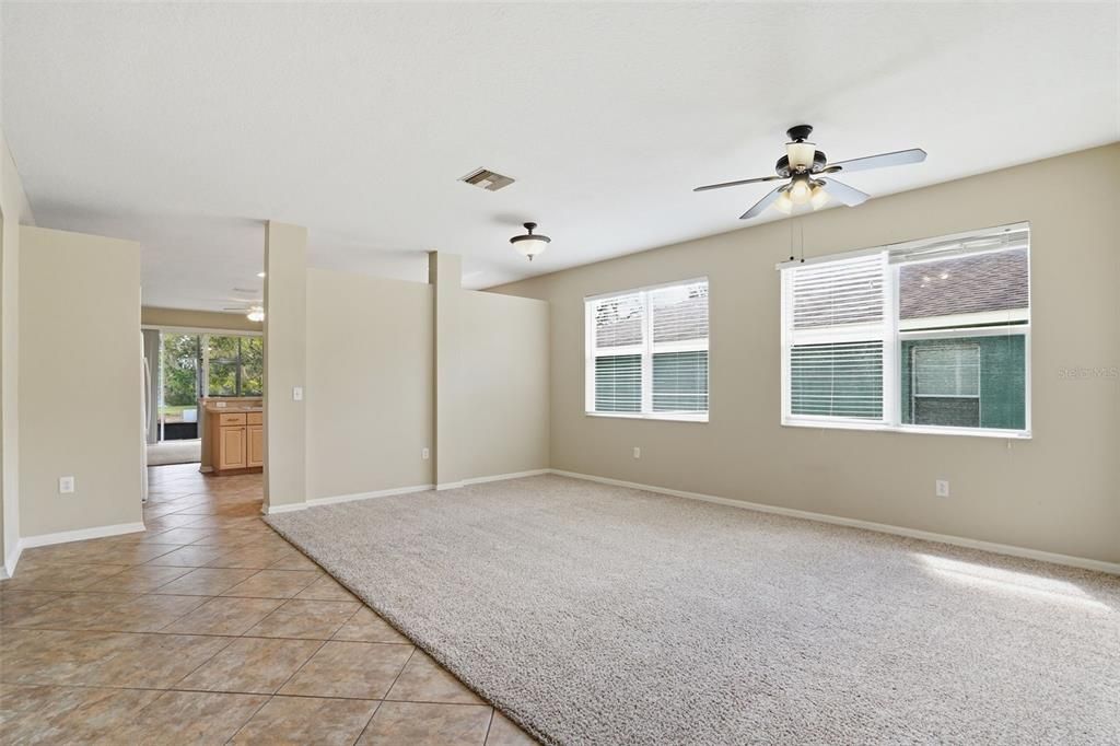 Activo con contrato: $369,900 (3 camas, 2 baños, 1957 Pies cuadrados)