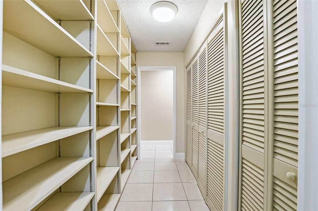 En Venta: $1,070,000 (5 camas, 4 baños, 3237 Pies cuadrados)