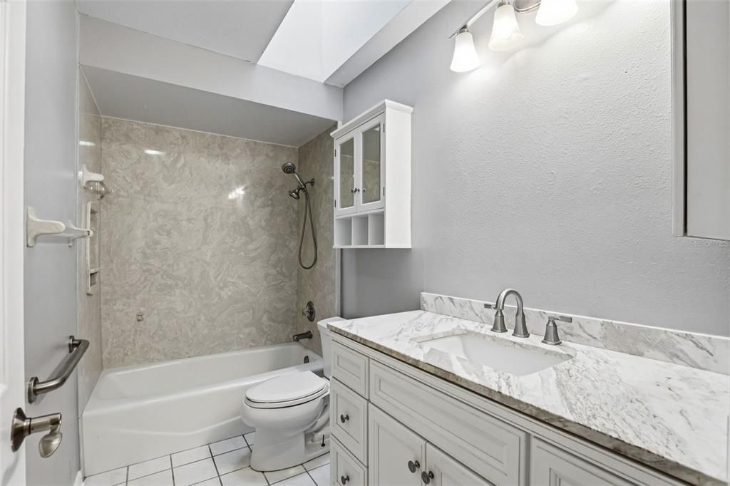 En Venta: $1,070,000 (5 camas, 4 baños, 3237 Pies cuadrados)