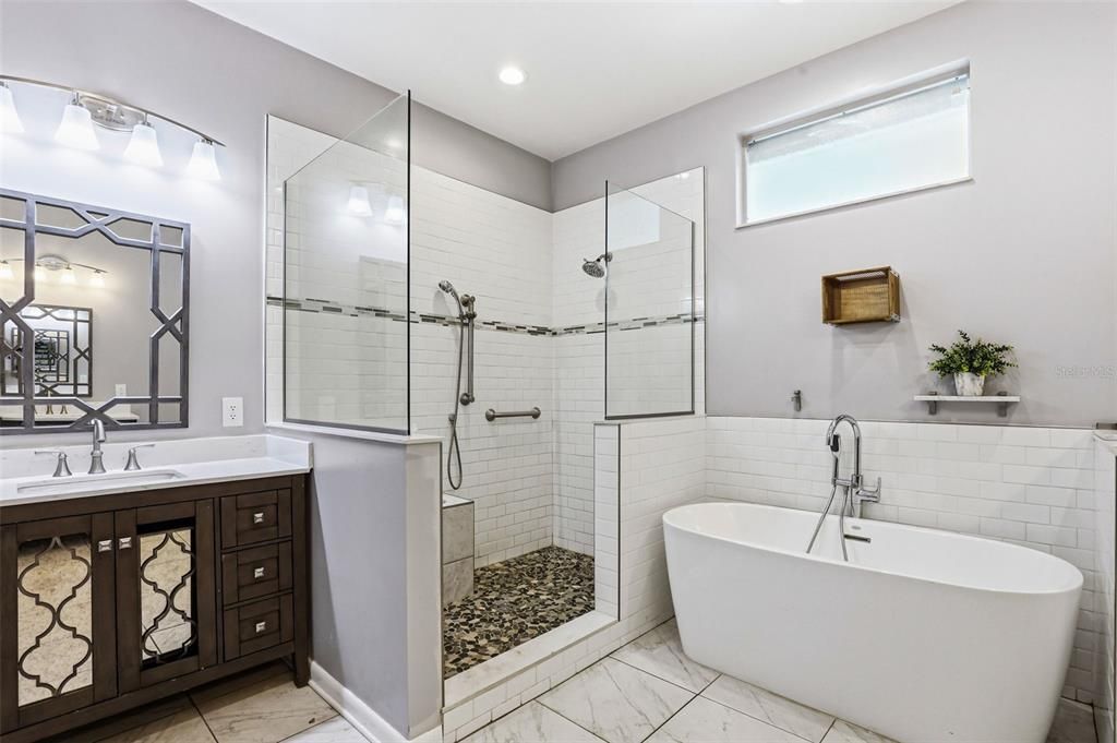 En Venta: $1,070,000 (5 camas, 4 baños, 3237 Pies cuadrados)