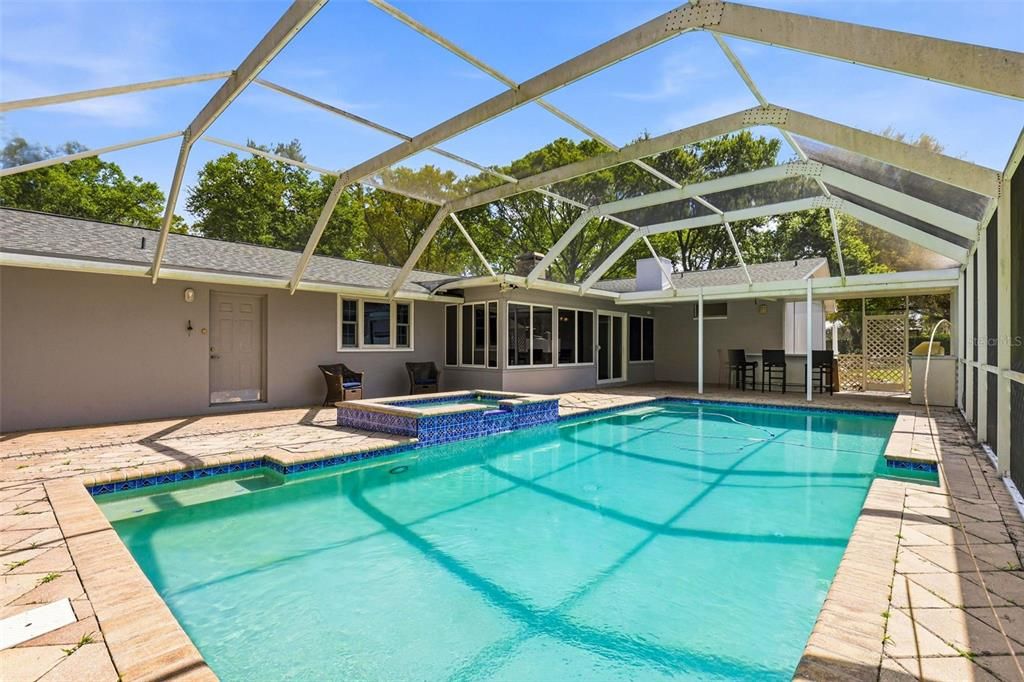 En Venta: $1,070,000 (5 camas, 4 baños, 3237 Pies cuadrados)