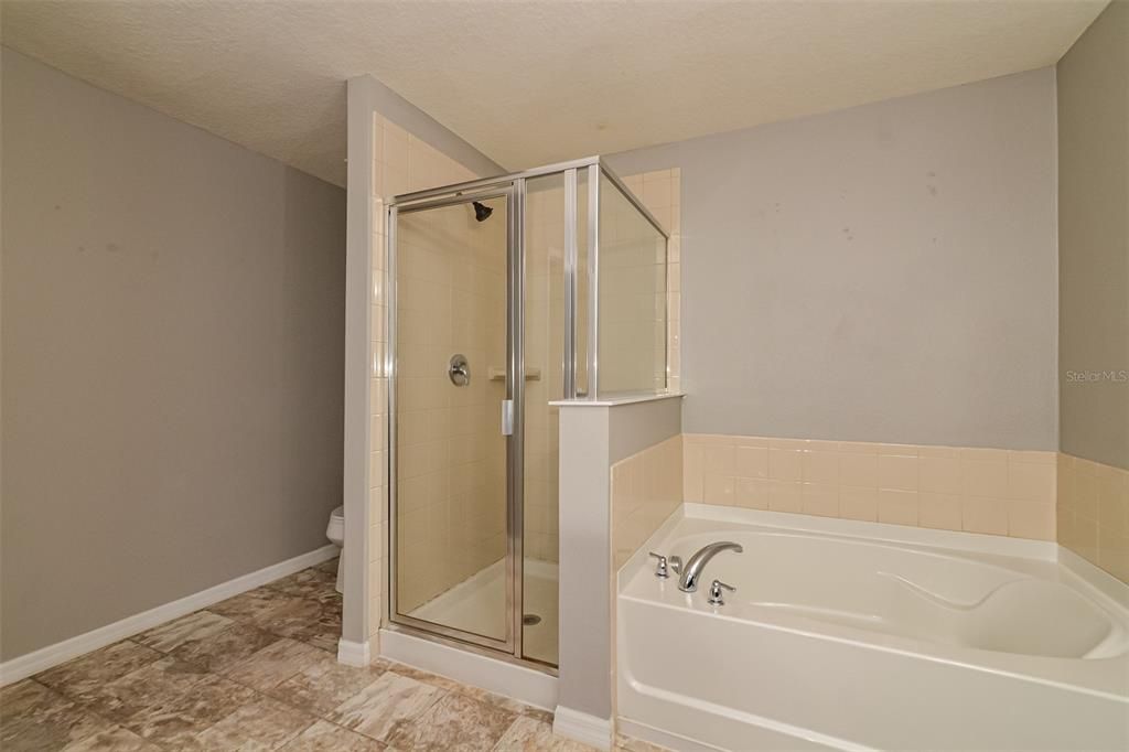 Active With Contract: $370,000 (5 beds, 3 baths, 3071 Square Feet)