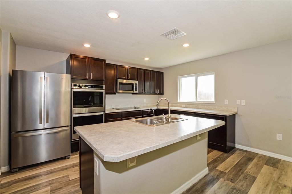 Active With Contract: $370,000 (5 beds, 3 baths, 3071 Square Feet)