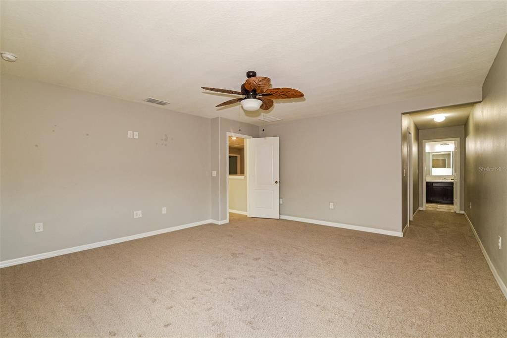 Active With Contract: $370,000 (5 beds, 3 baths, 3071 Square Feet)