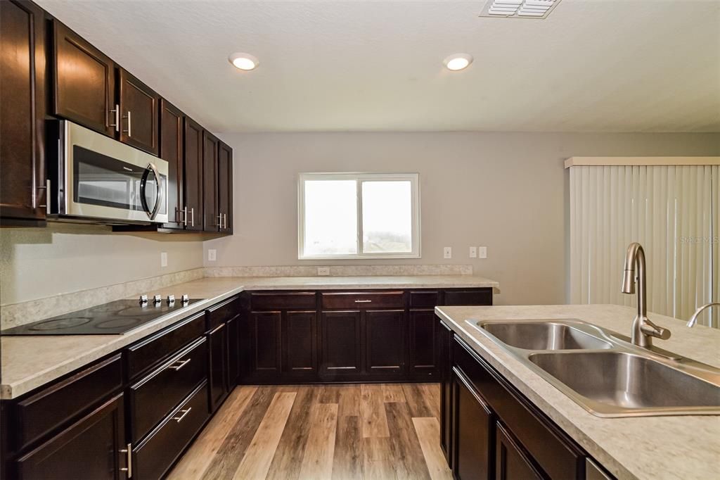 Active With Contract: $370,000 (5 beds, 3 baths, 3071 Square Feet)