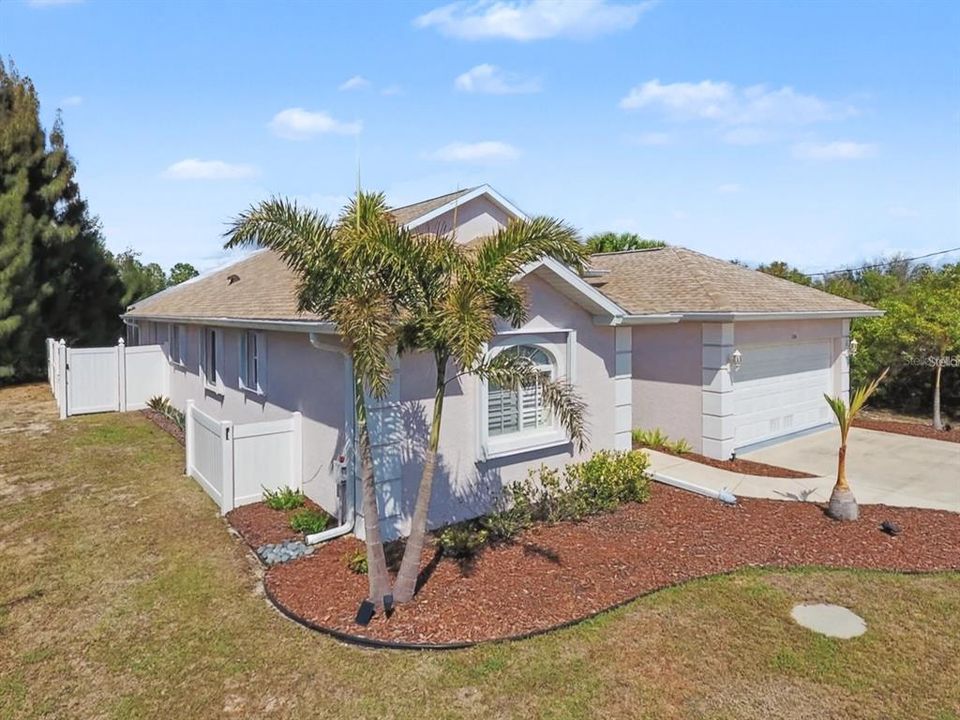 Active With Contract: $440,000 (3 beds, 2 baths, 1744 Square Feet)