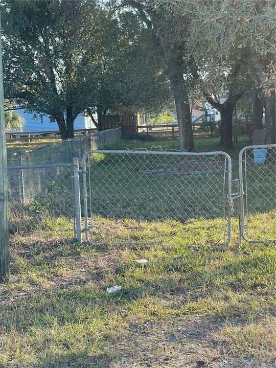 For Sale: $64,900 (2 beds, 1 baths, 684 Square Feet)