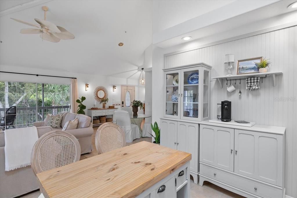 En Venta: $695,000 (3 camas, 3 baños, 1775 Pies cuadrados)
