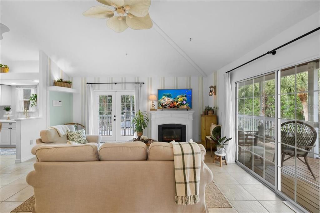 En Venta: $695,000 (3 camas, 3 baños, 1775 Pies cuadrados)