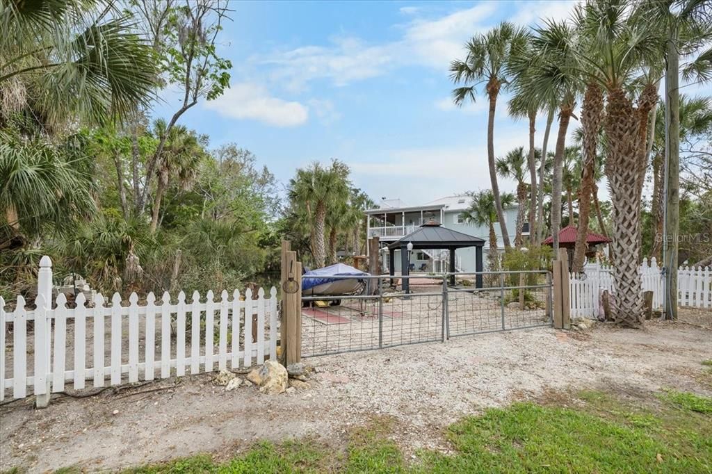 En Venta: $695,000 (3 camas, 3 baños, 1775 Pies cuadrados)