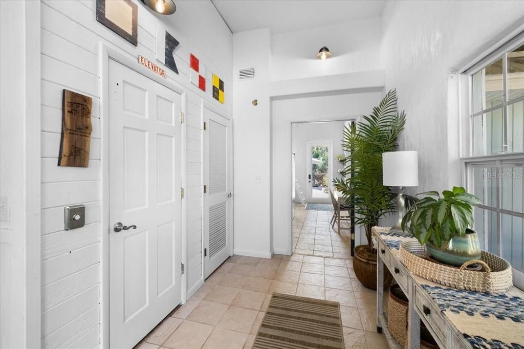 En Venta: $695,000 (3 camas, 3 baños, 1775 Pies cuadrados)