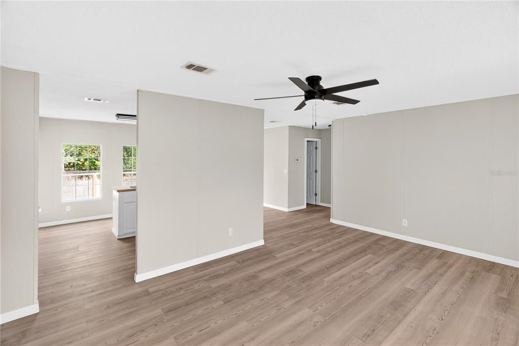 For Sale: $220,000 (3 beds, 2 baths, 1296 Square Feet)