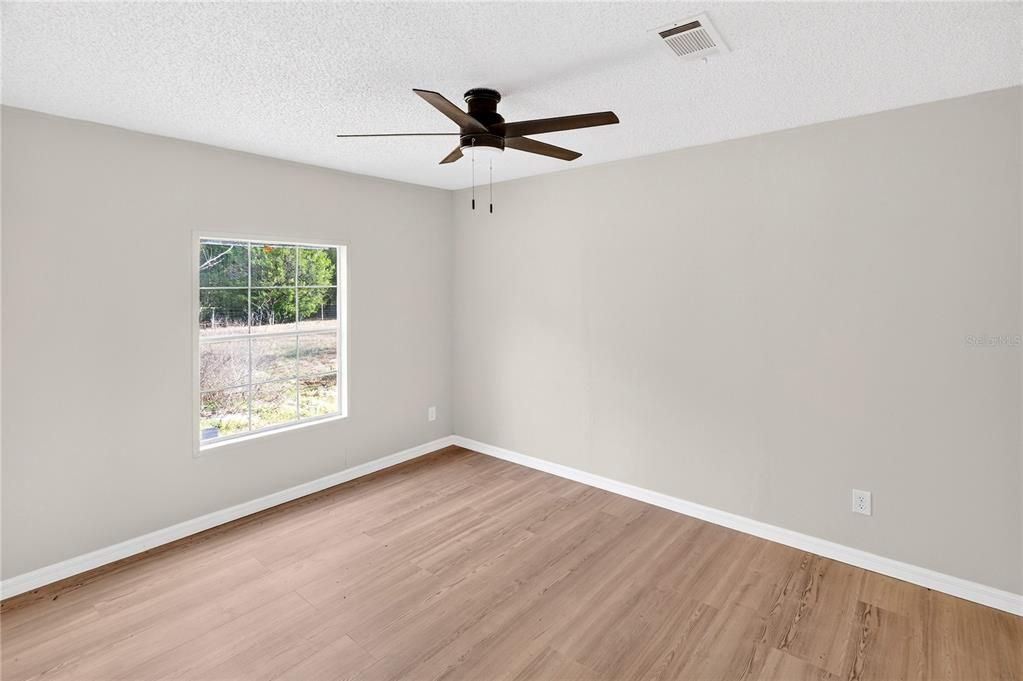 For Sale: $220,000 (3 beds, 2 baths, 1296 Square Feet)