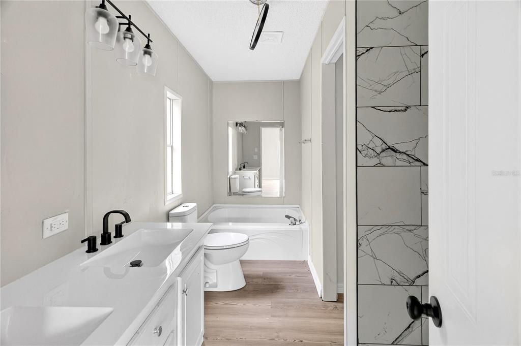 For Sale: $220,000 (3 beds, 2 baths, 1296 Square Feet)