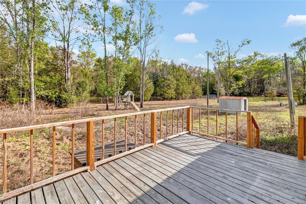 For Sale: $220,000 (3 beds, 2 baths, 1296 Square Feet)