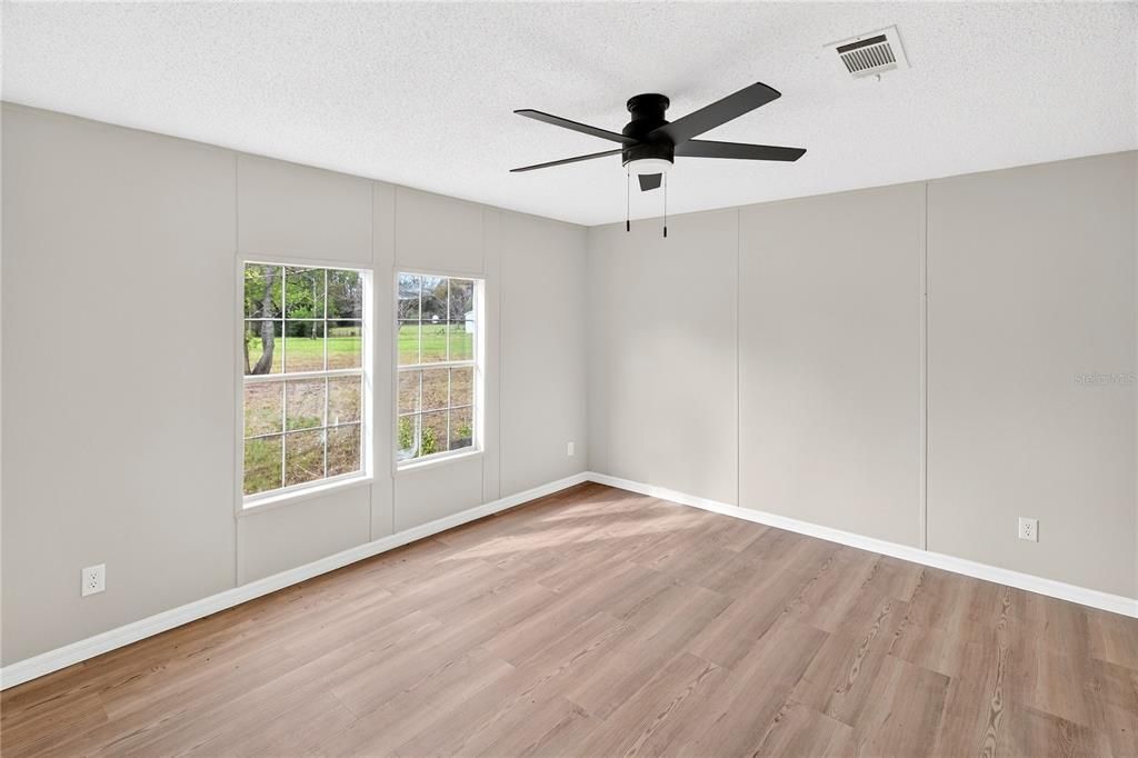 For Sale: $220,000 (3 beds, 2 baths, 1296 Square Feet)