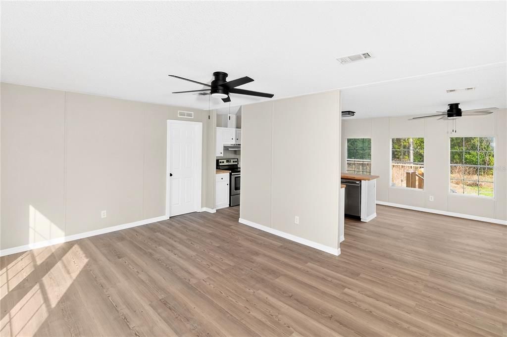 For Sale: $220,000 (3 beds, 2 baths, 1296 Square Feet)