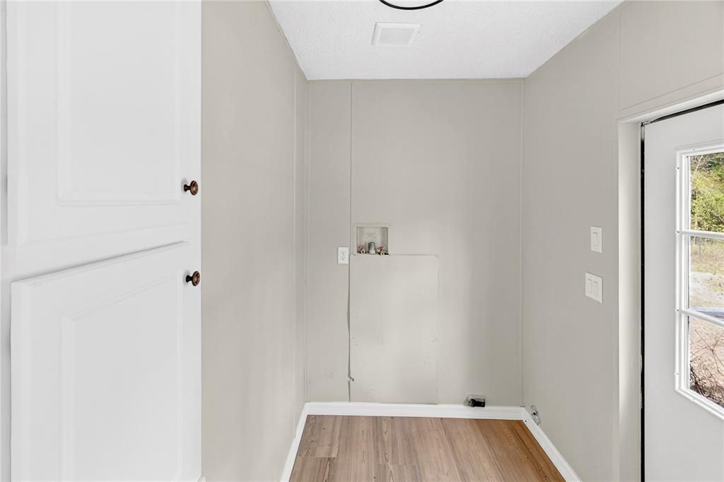 For Sale: $220,000 (3 beds, 2 baths, 1296 Square Feet)